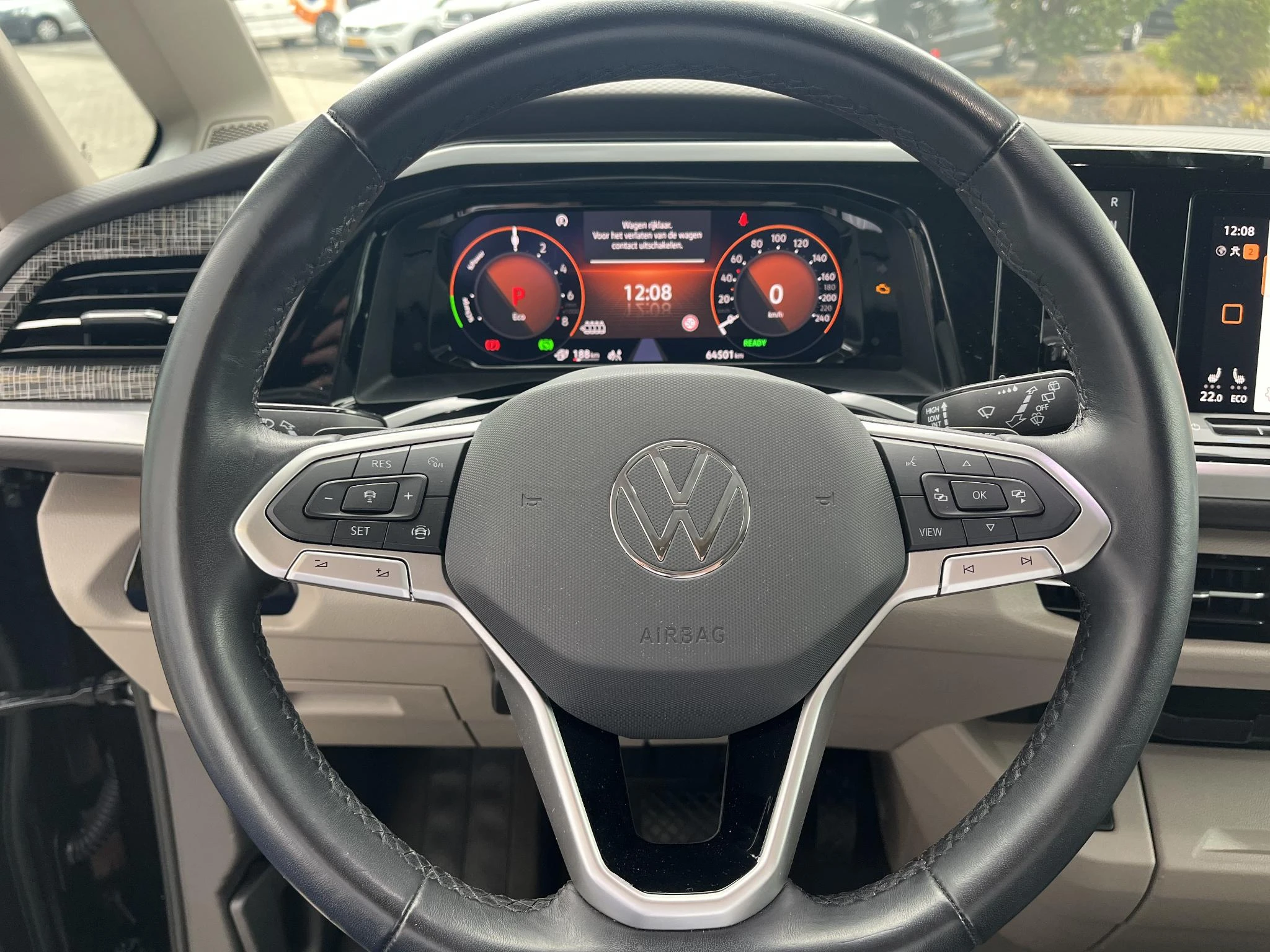 Volkswagen-Multivan-image-6
