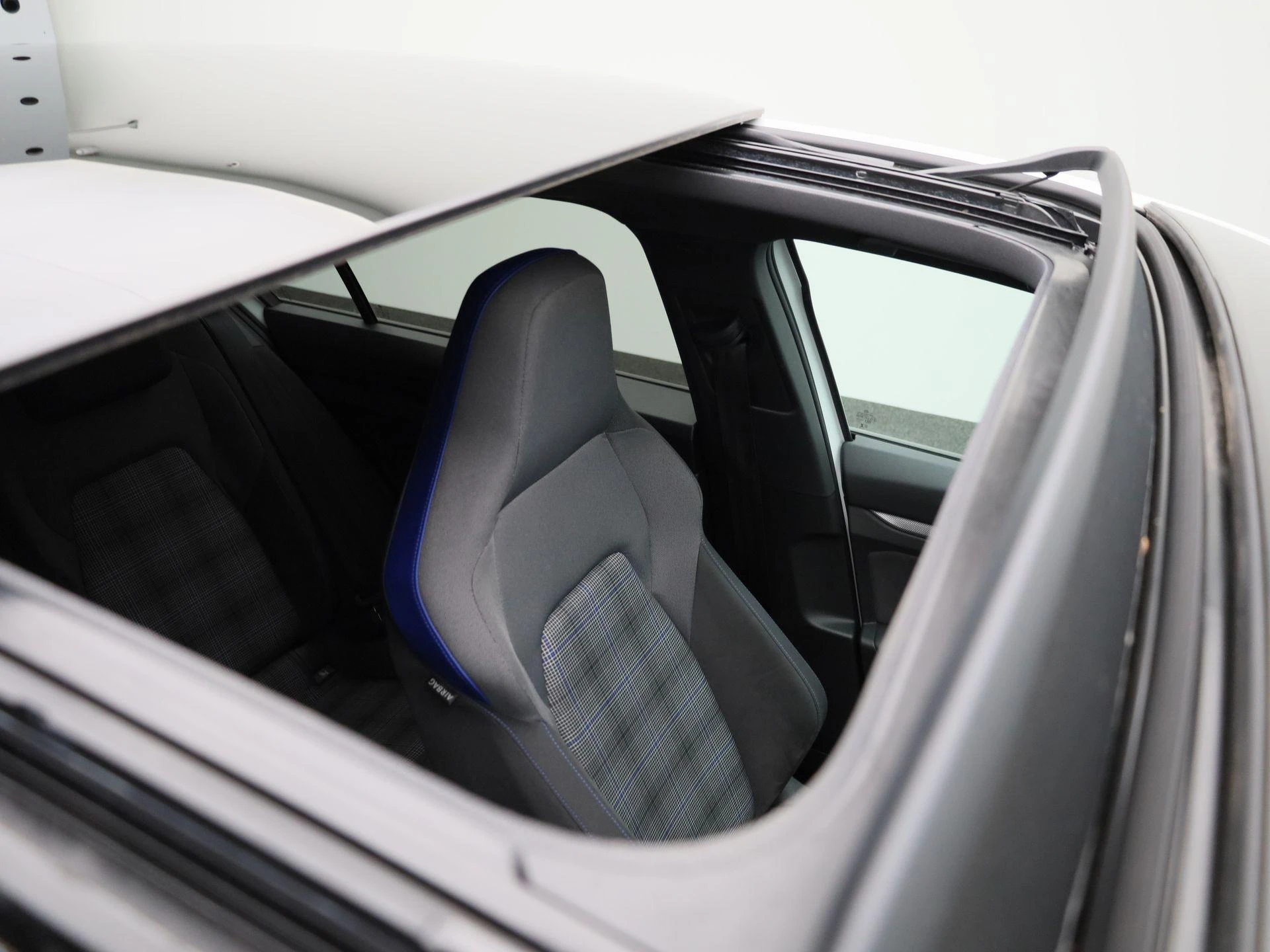 Volkswagen-Golf-image-41