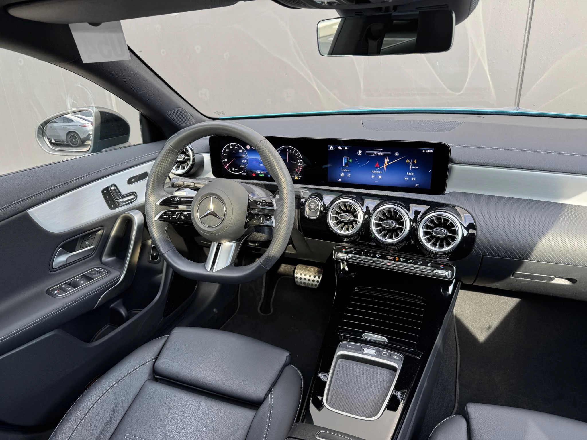 Mercedes-Benz-CLA-image-15