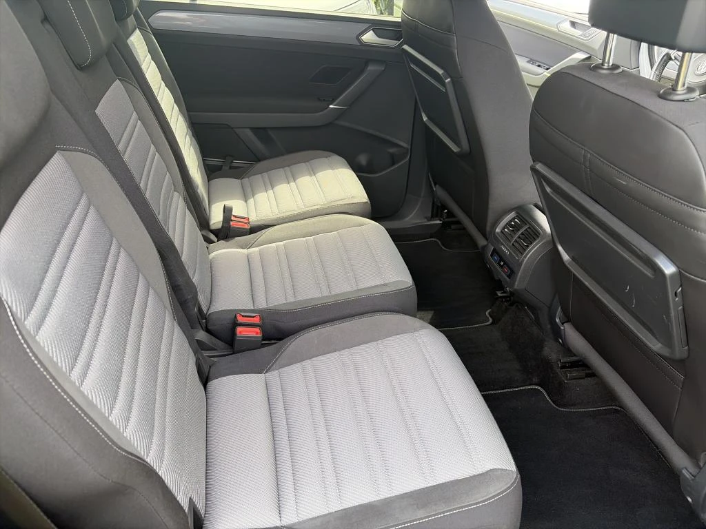 Volkswagen Touran 1.5 TSI DSG R-Line Black Style AHK, RFK, Navi., ACC, 18"Alu.,