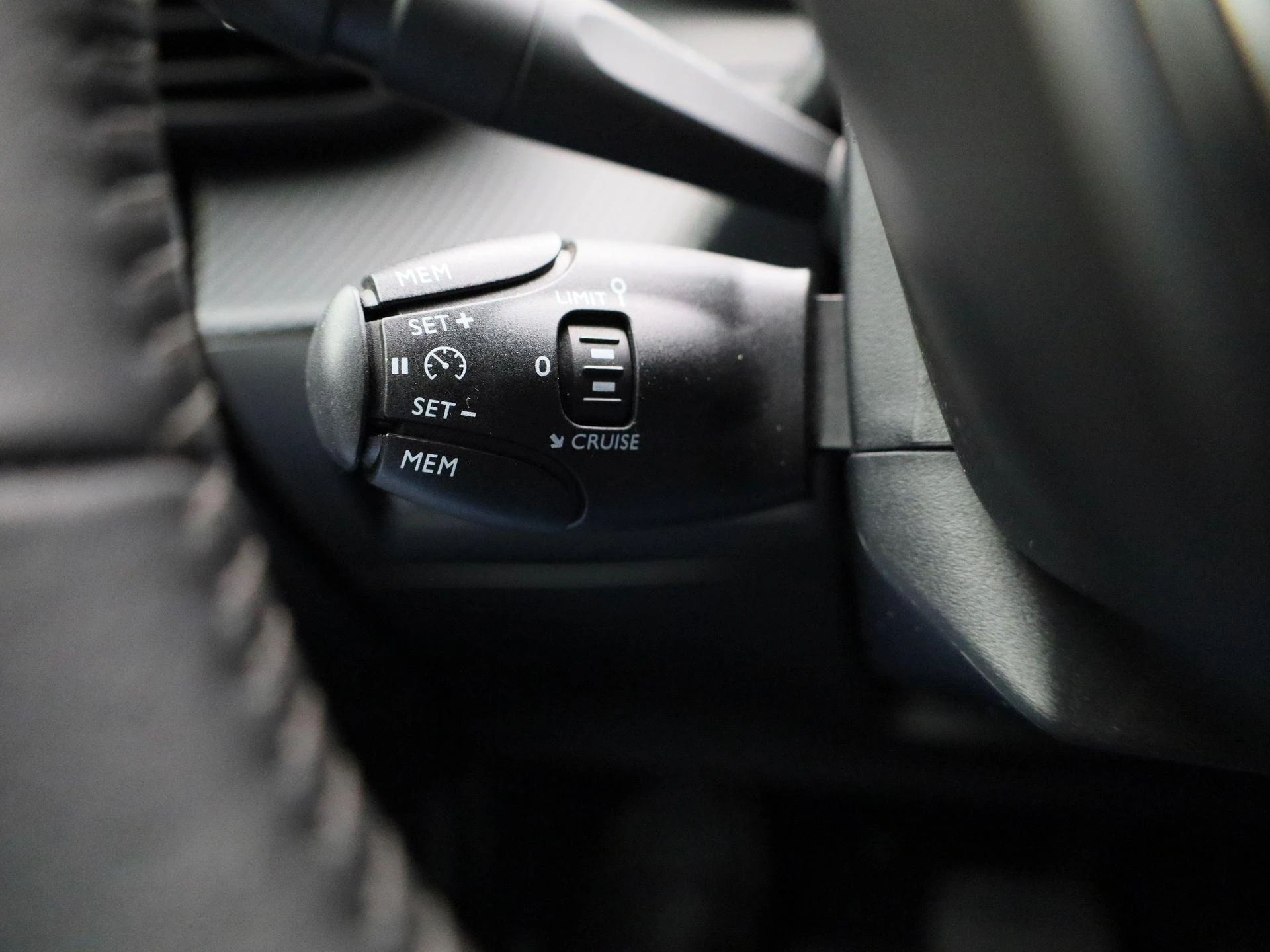 Peugeot e-2008 - 24