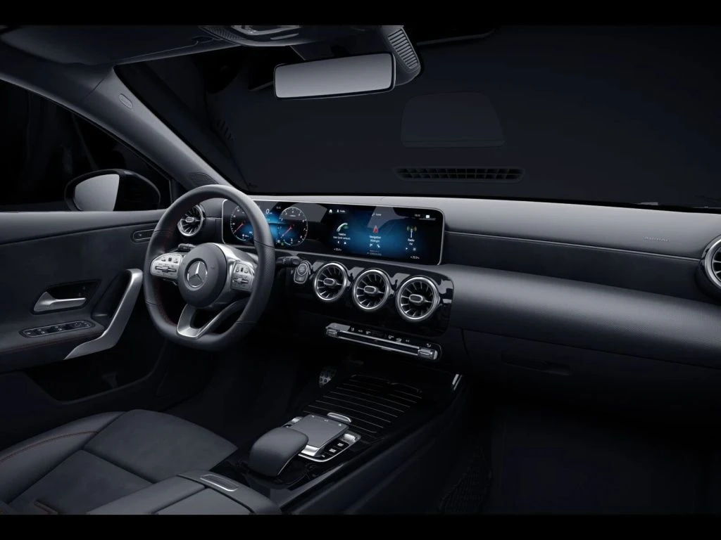 Mercedes-Benz-A-Klasse 250-image-12
