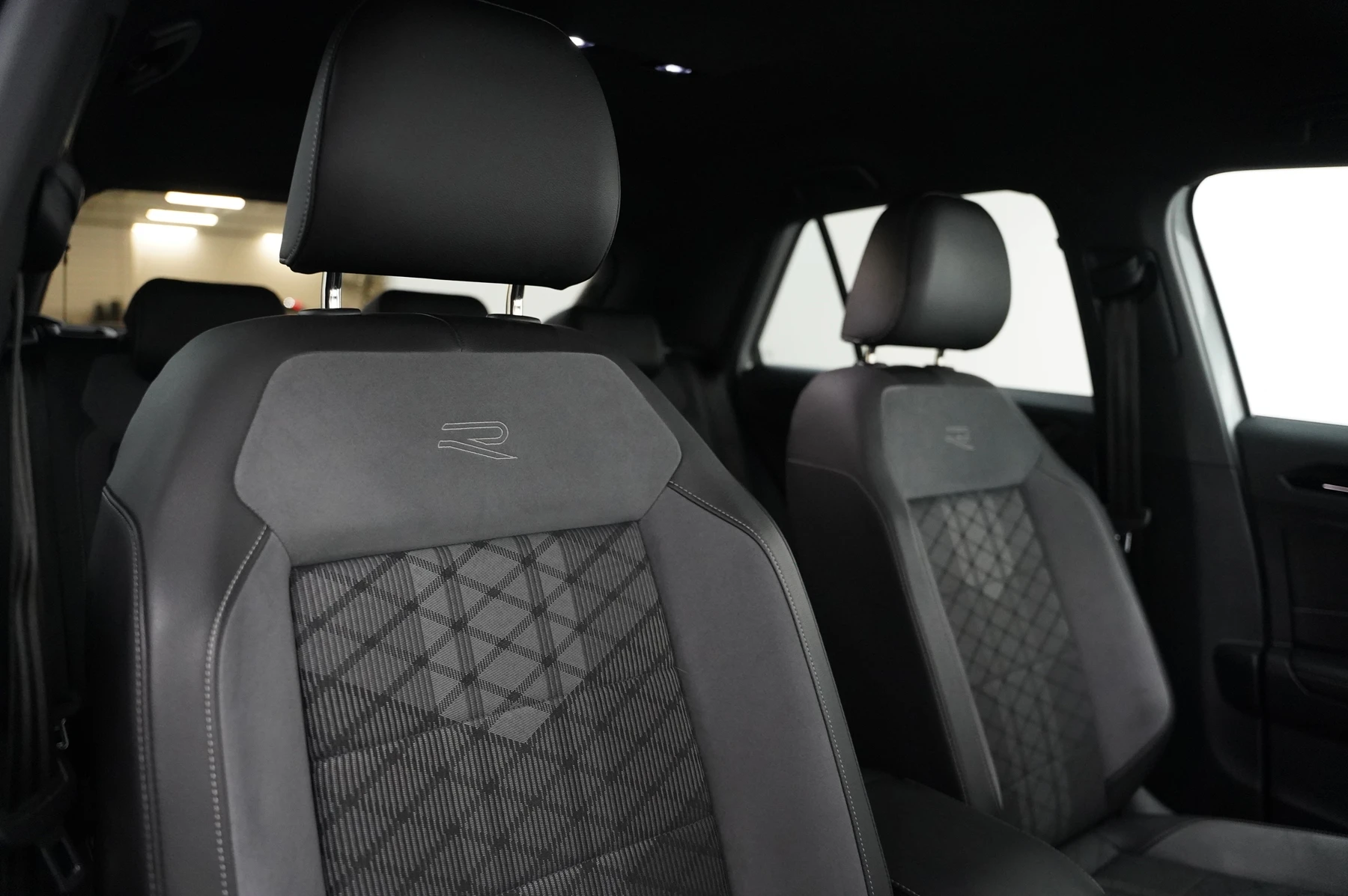 Volkswagen-T-Roc-image-9