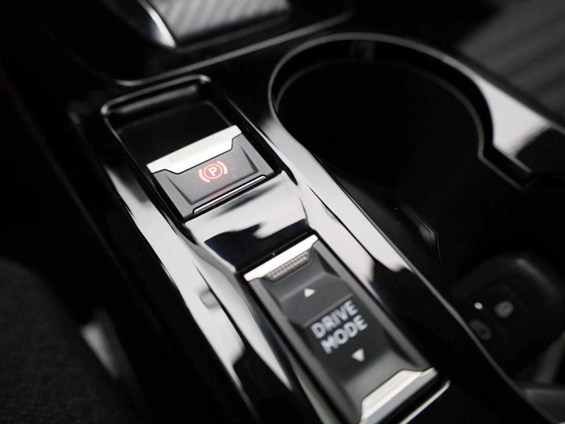 Peugeot-e-208-image-28