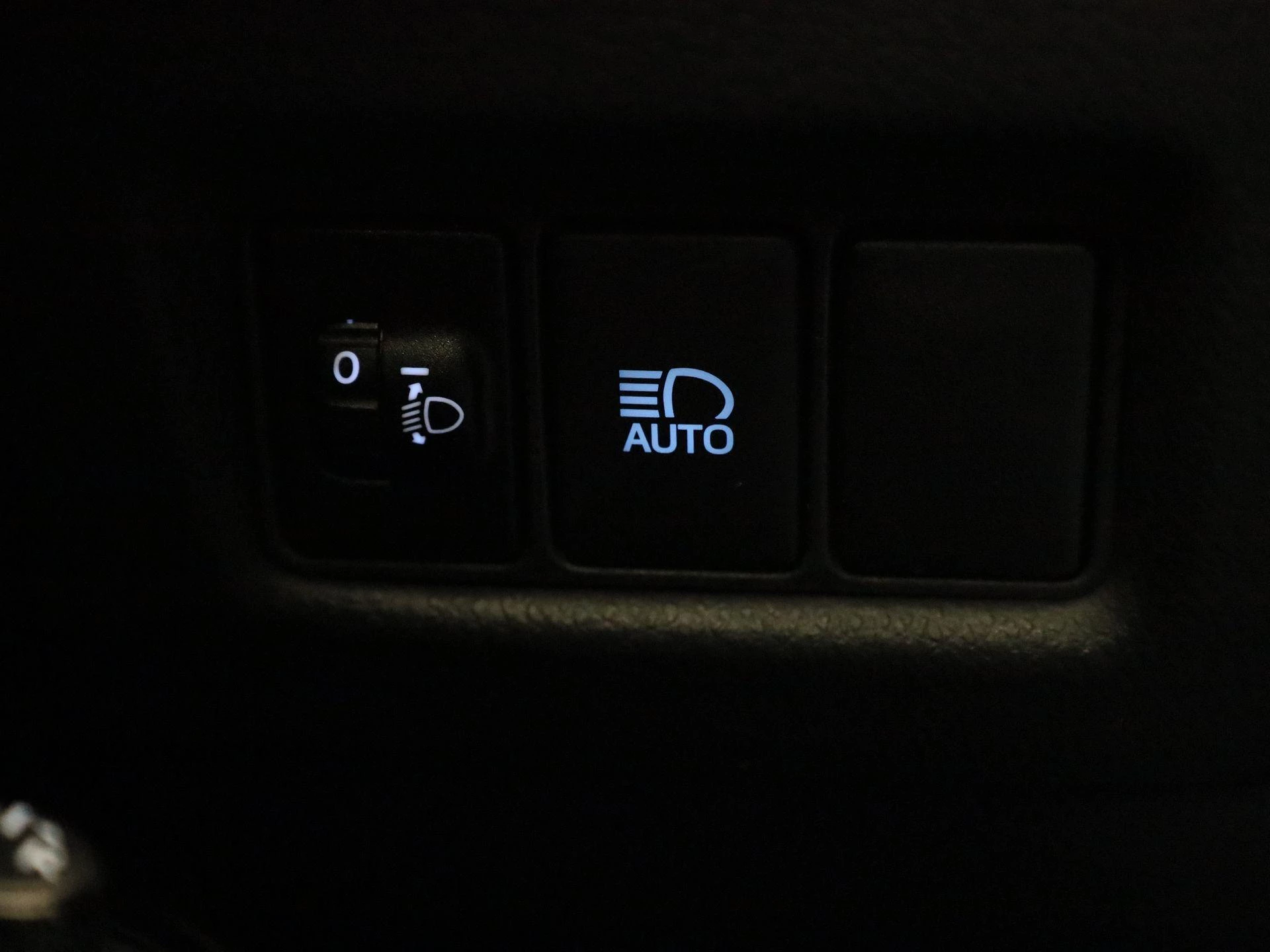 Toyota-C-HR-image-23