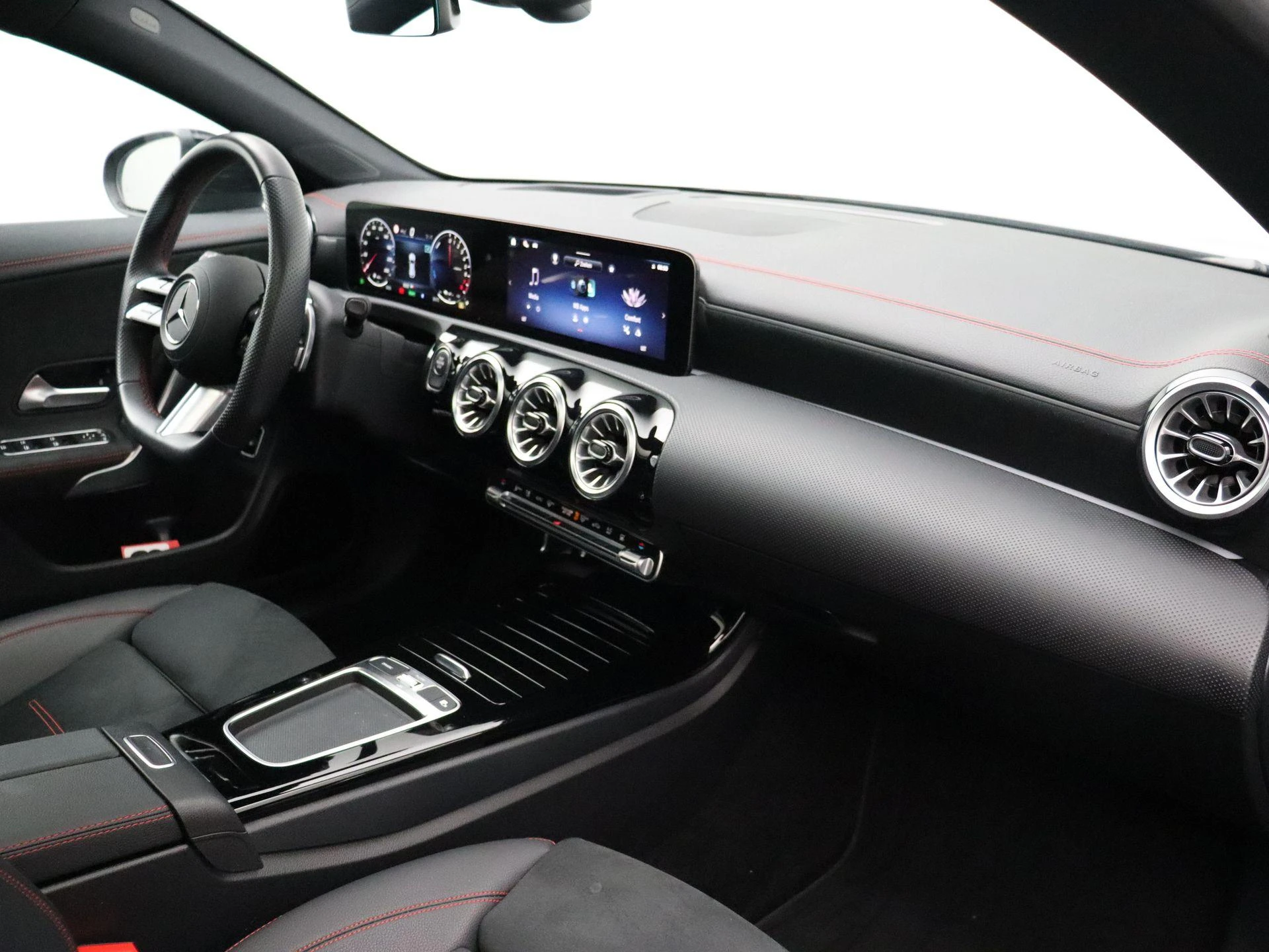 Mercedes-Benz-CLA-image-31