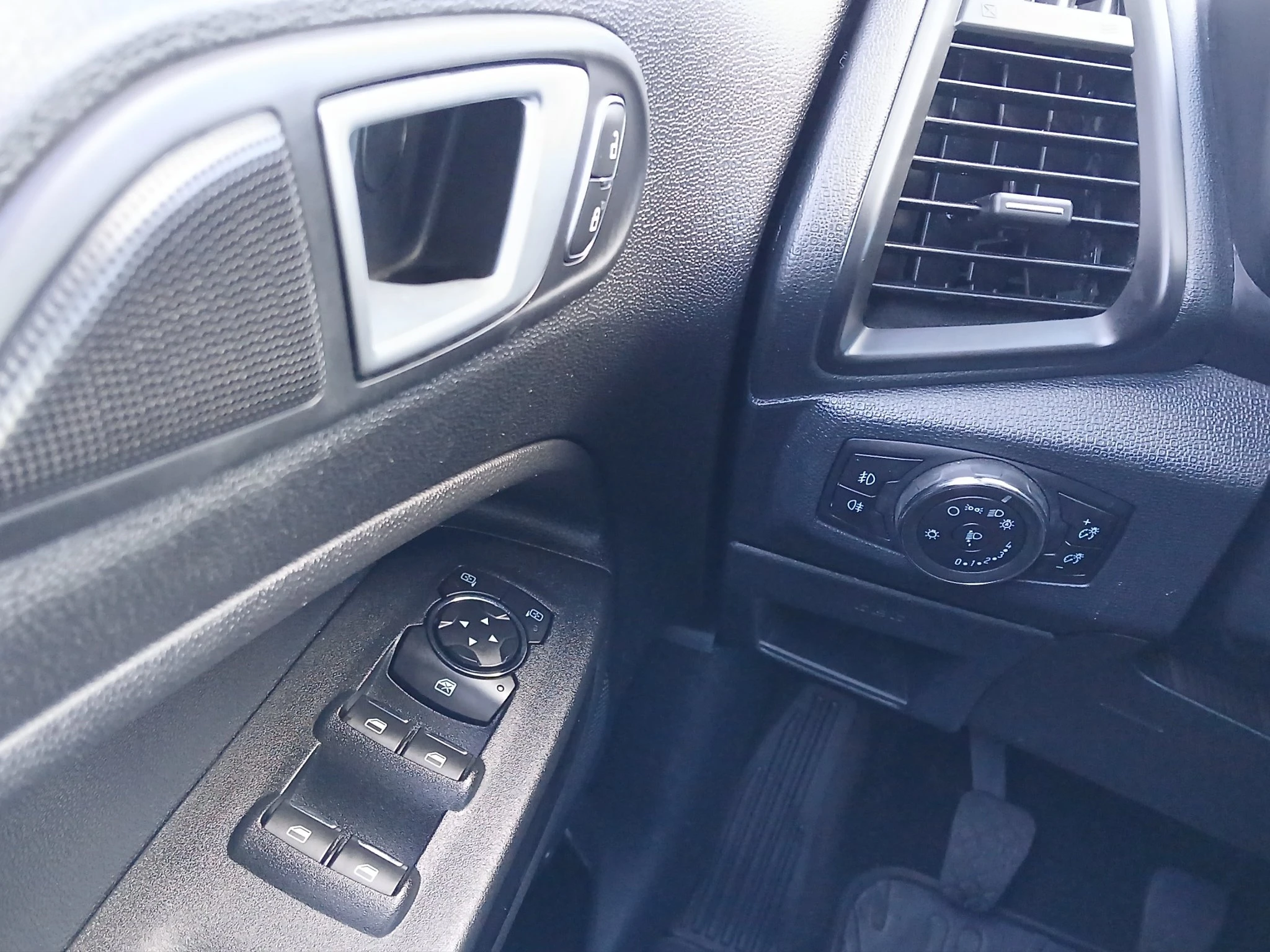 Ford-EcoSport-image-16