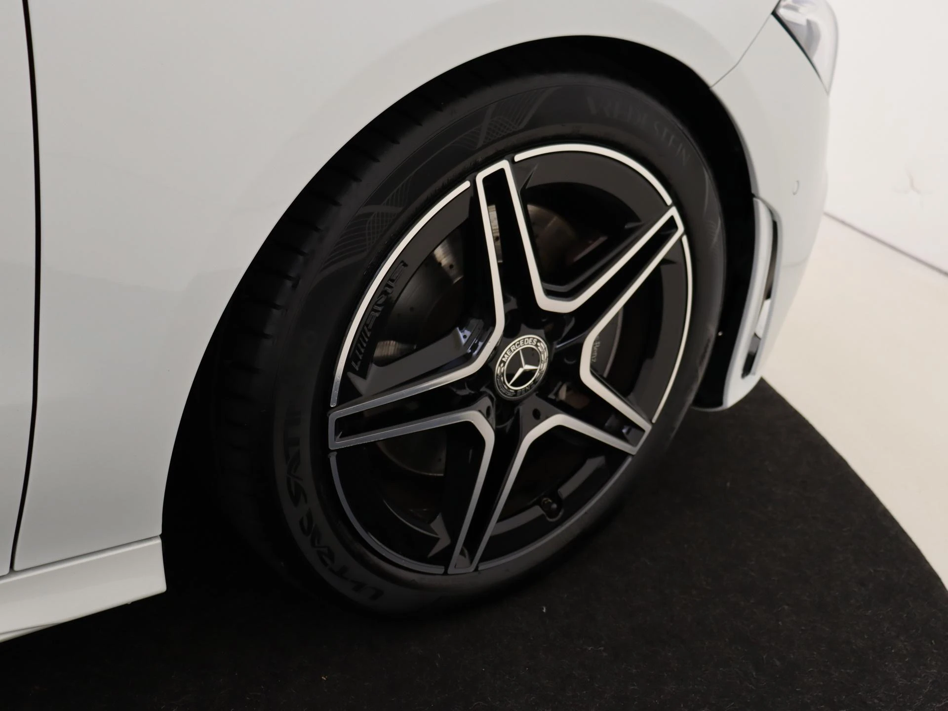 Mercedes-Benz-CLA-image-27