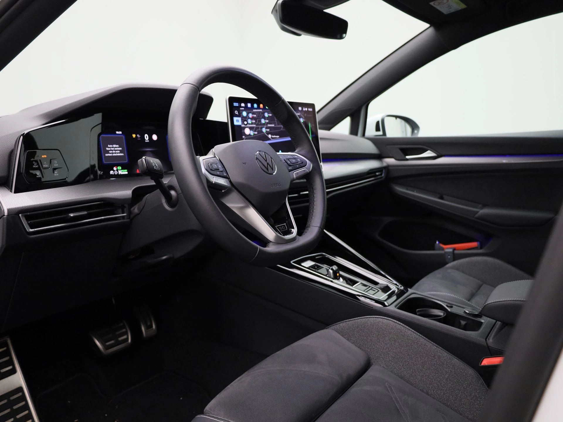 Volkswagen-Golf-image-36