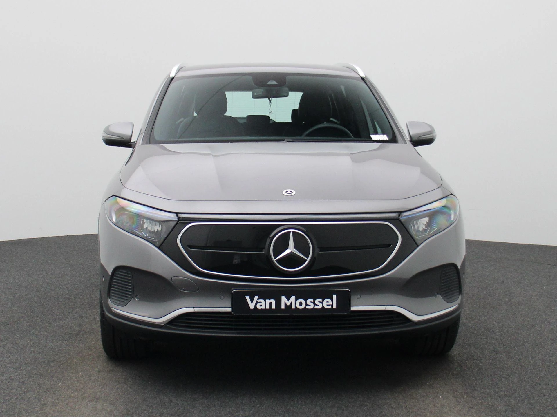 Mercedes-Benz-EQA-image-2