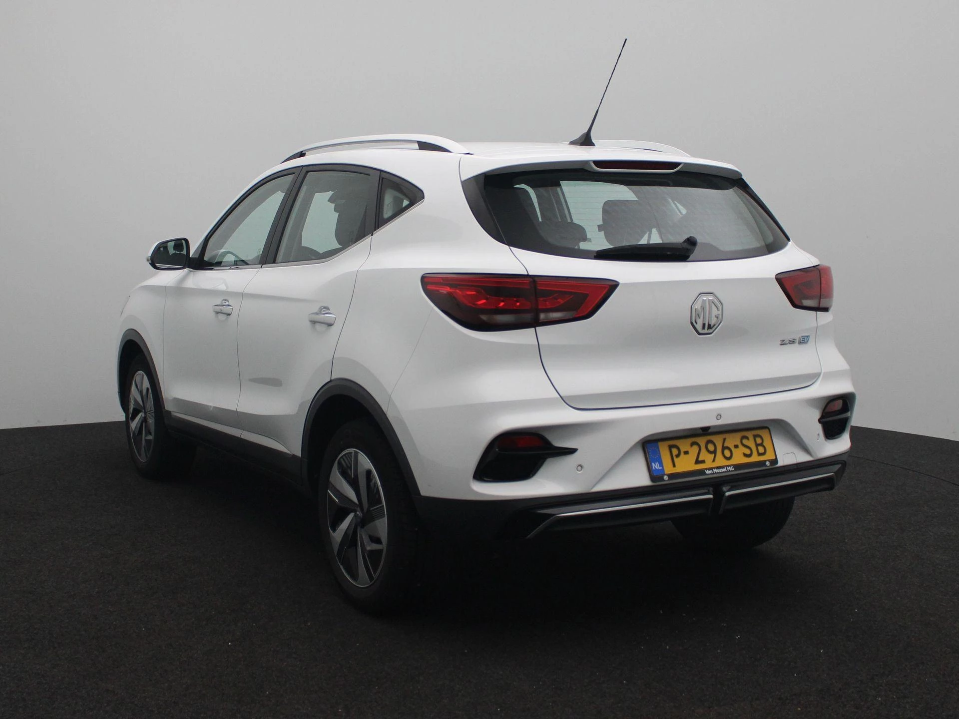 MG-ZS EV-image-1