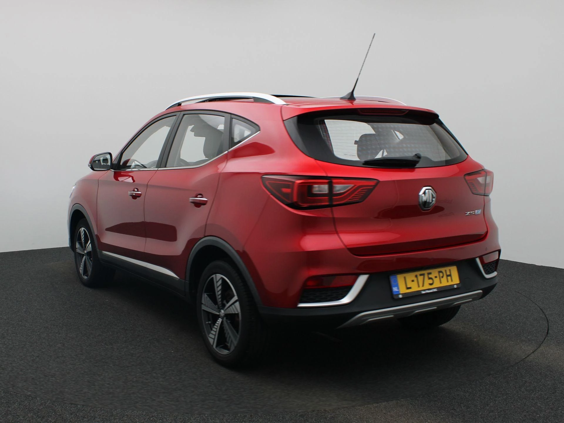 MG-ZS EV-image-1
