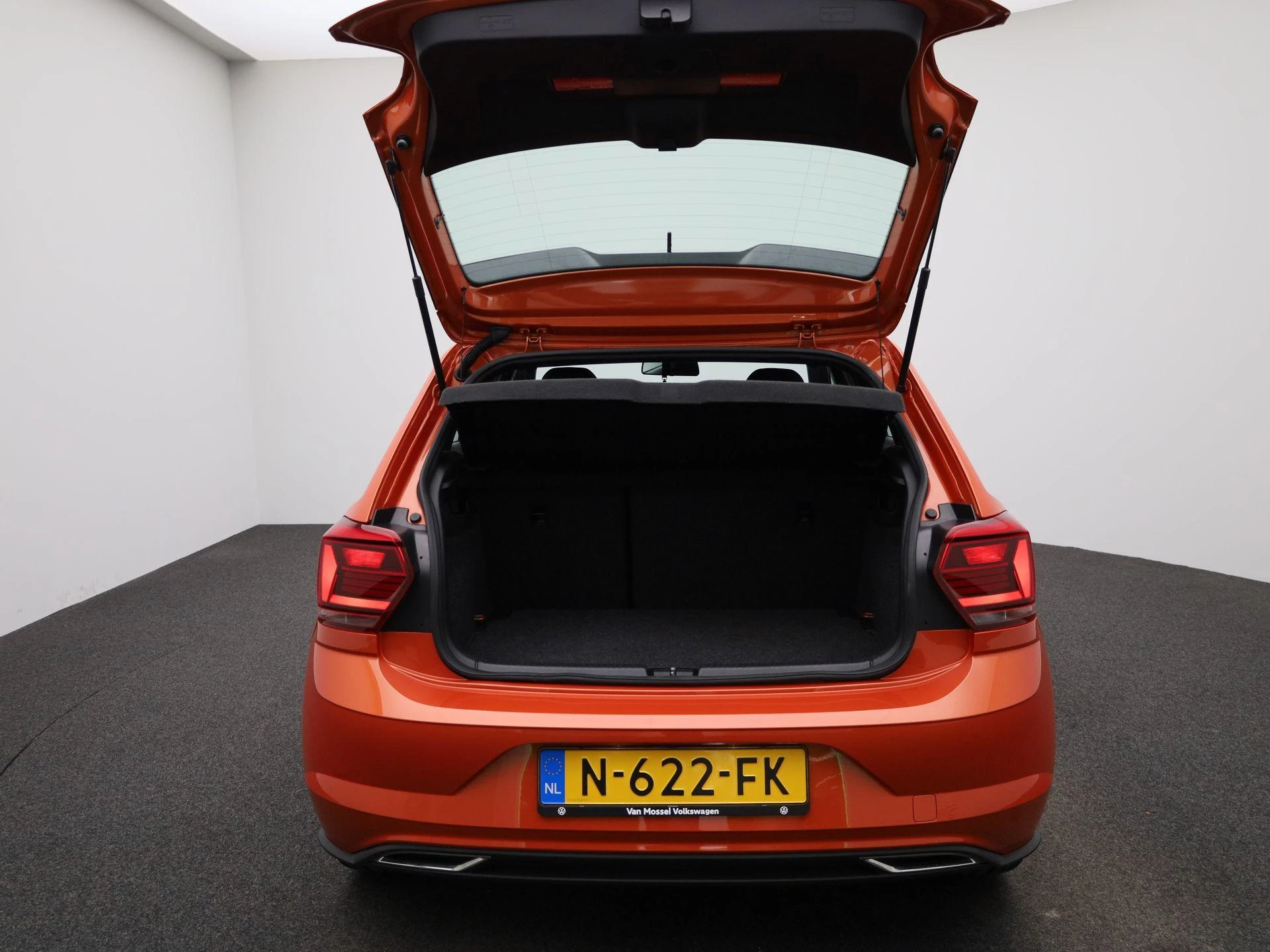 Volkswagen-Polo-image-10