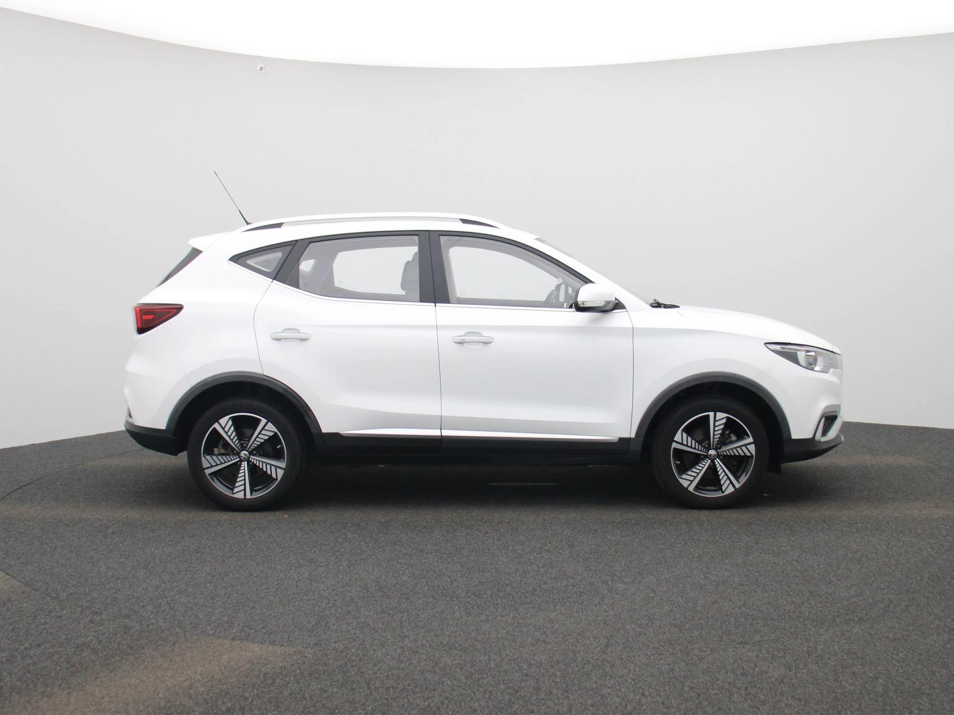 MG-ZS EV-image-5