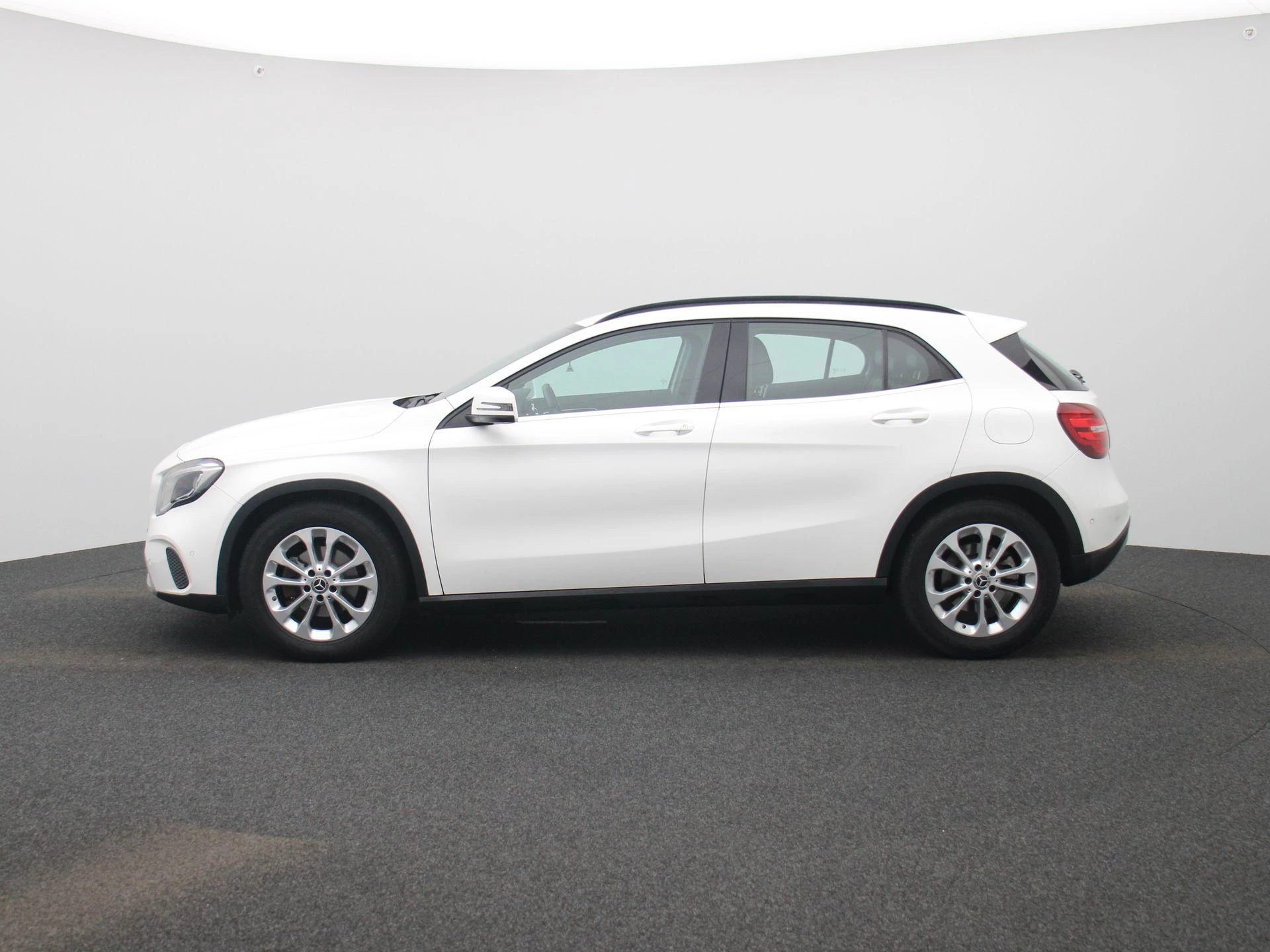 Mercedes-Benz-GLA-image-3