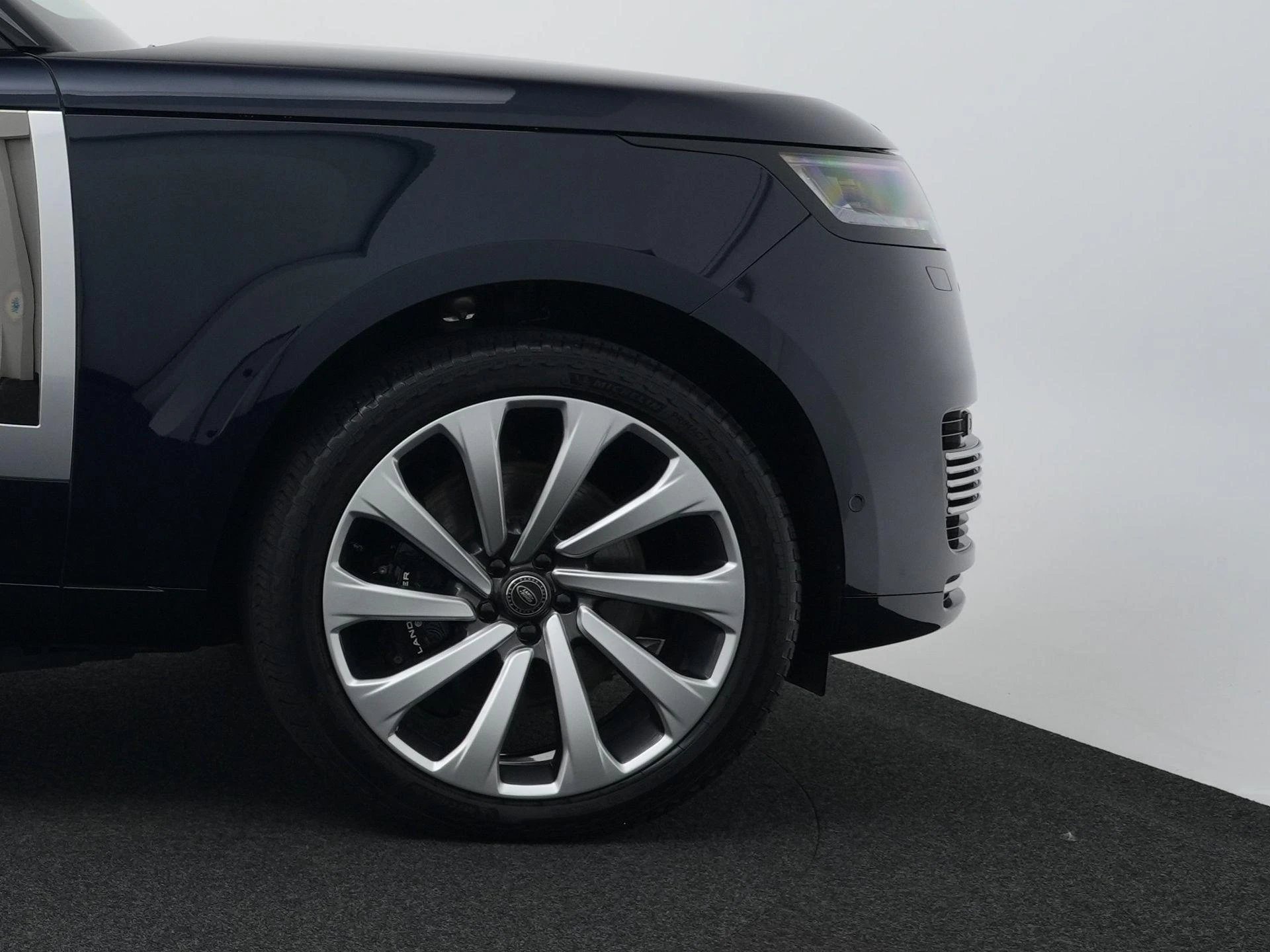 Land Rover-Range Rover-image-7