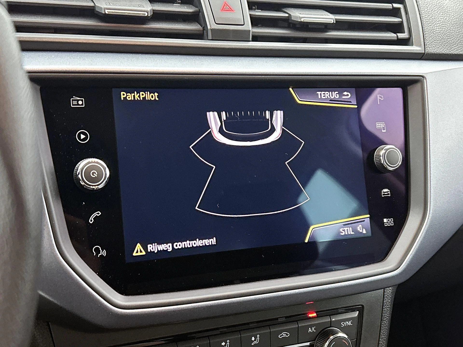 SEAT-Arona-image-9