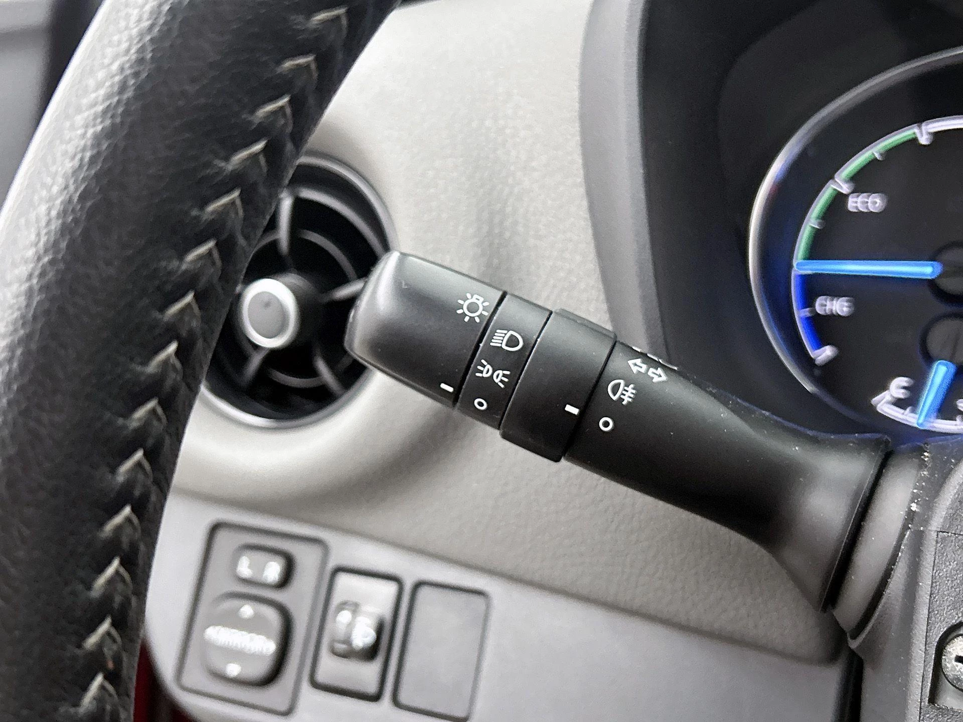 Toyota-Yaris-image-8