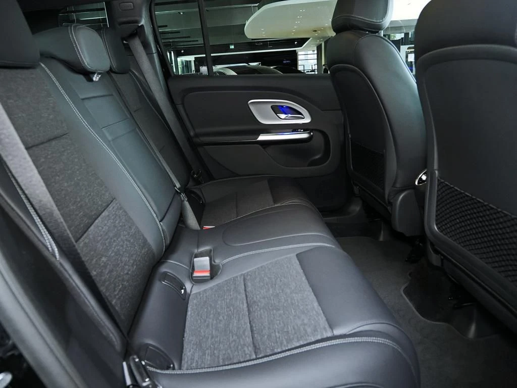 Mercedes-Benz-GLB 250+-image-12
