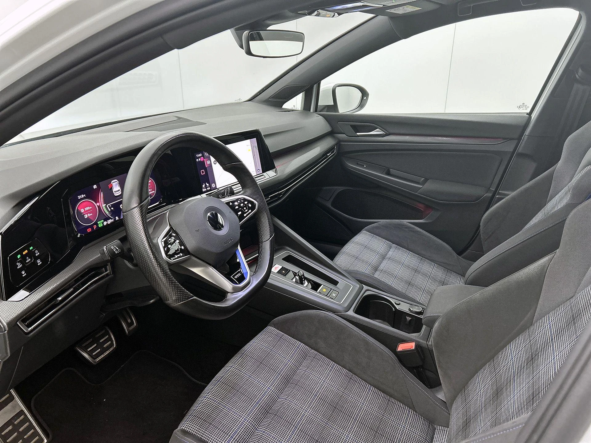 Volkswagen-Golf-image-14