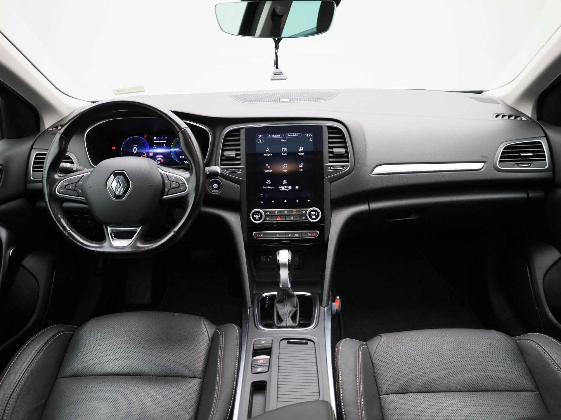 Renault-Megane E-Tech-image-38