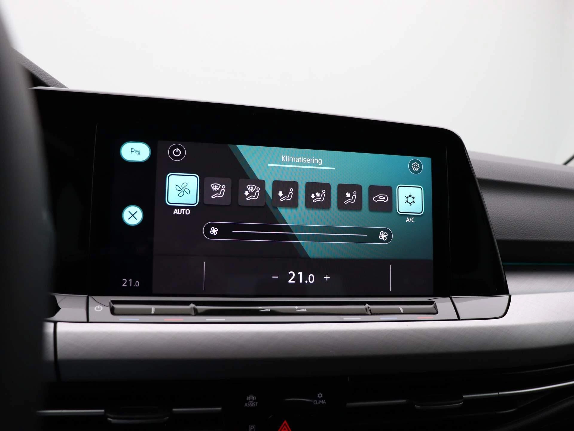 Volkswagen-Golf-image-17