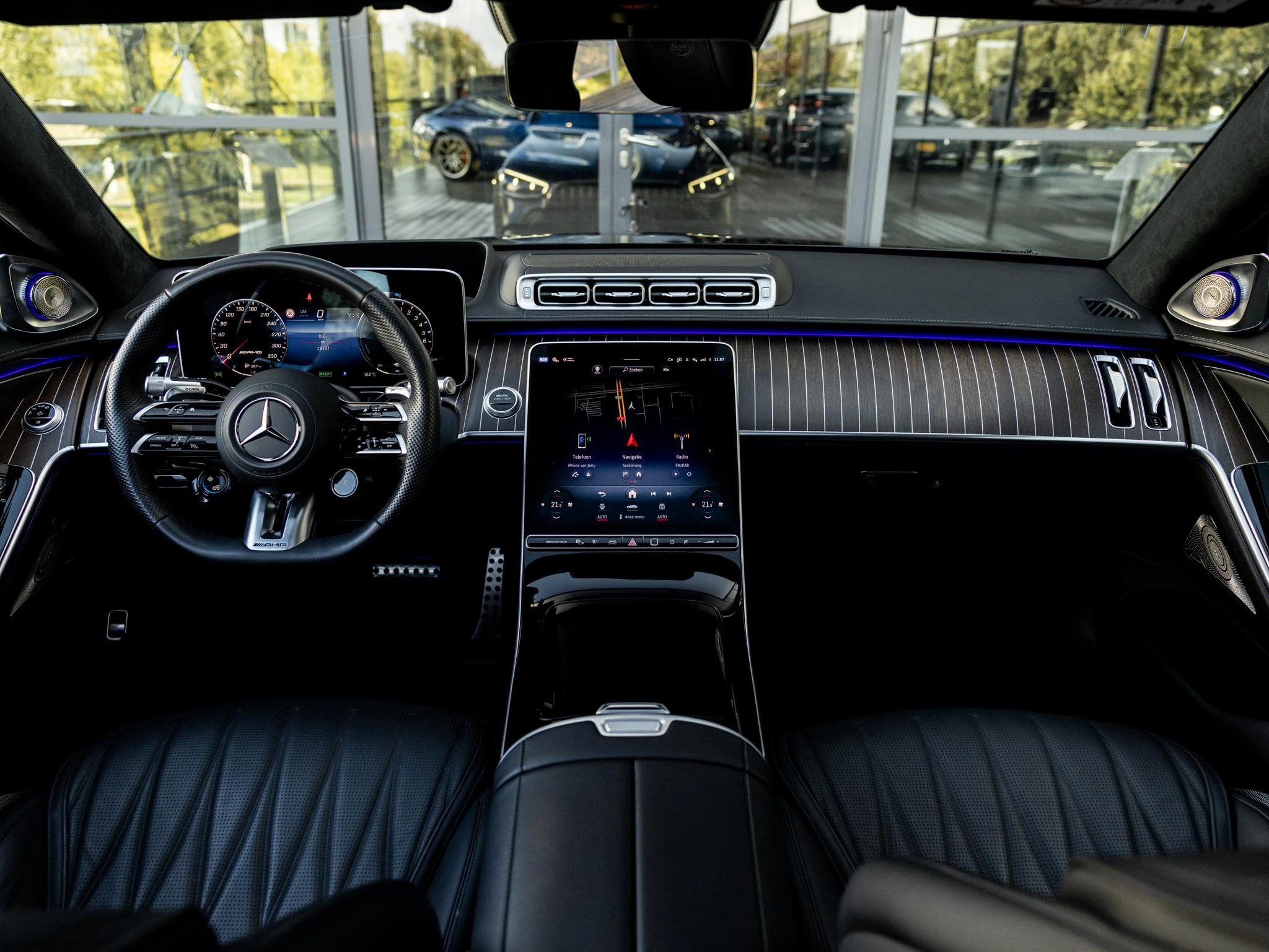 Mercedes-Benz-S-Klasse-image-23