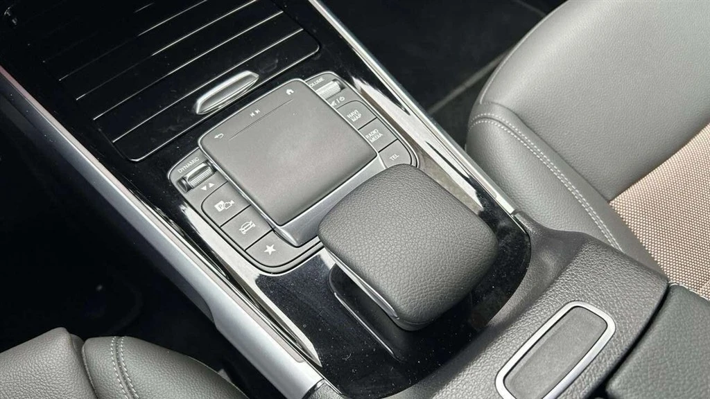 Mercedes-Benz-EQB-image-14