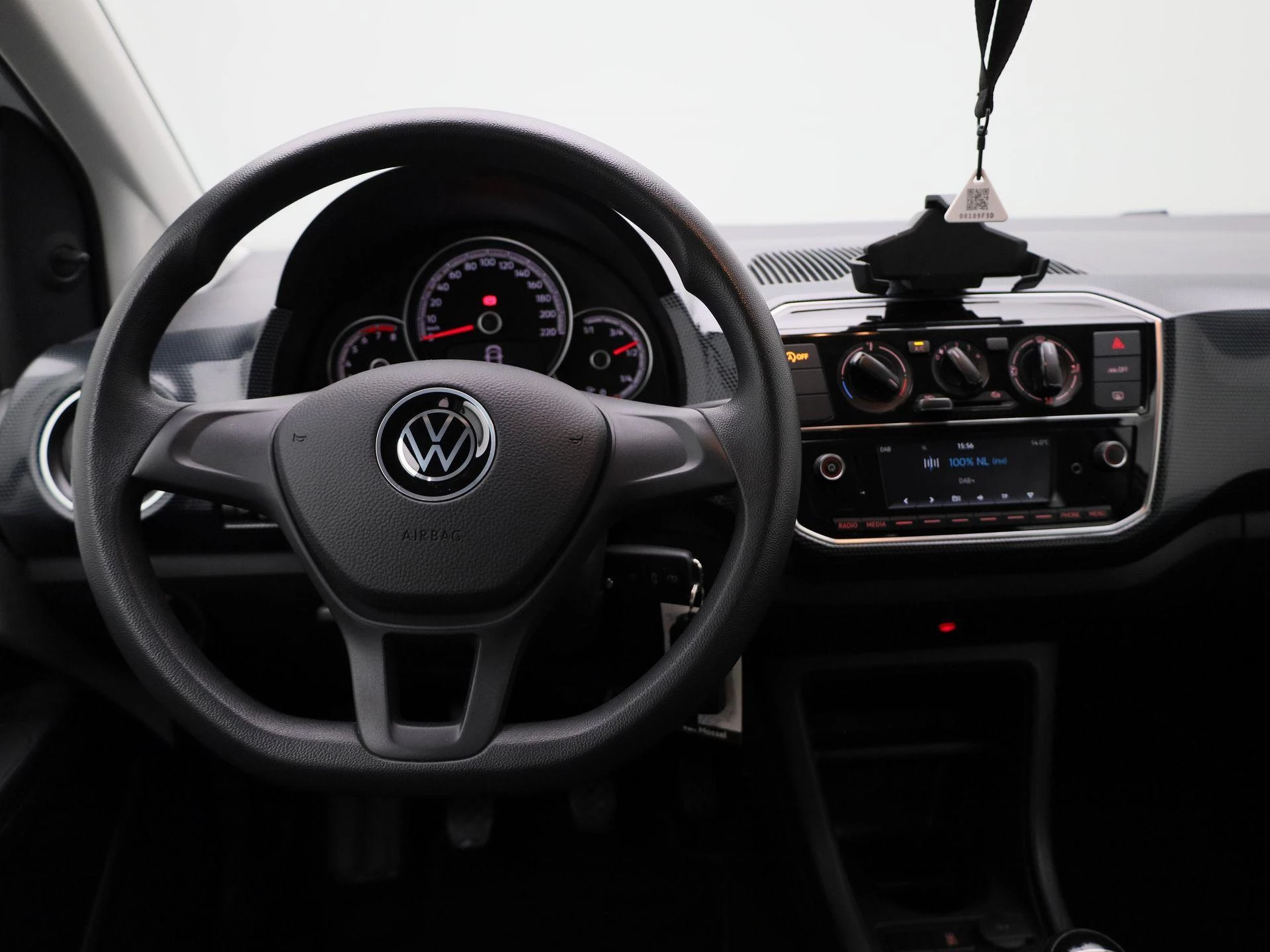 Volkswagen-up!-image-6