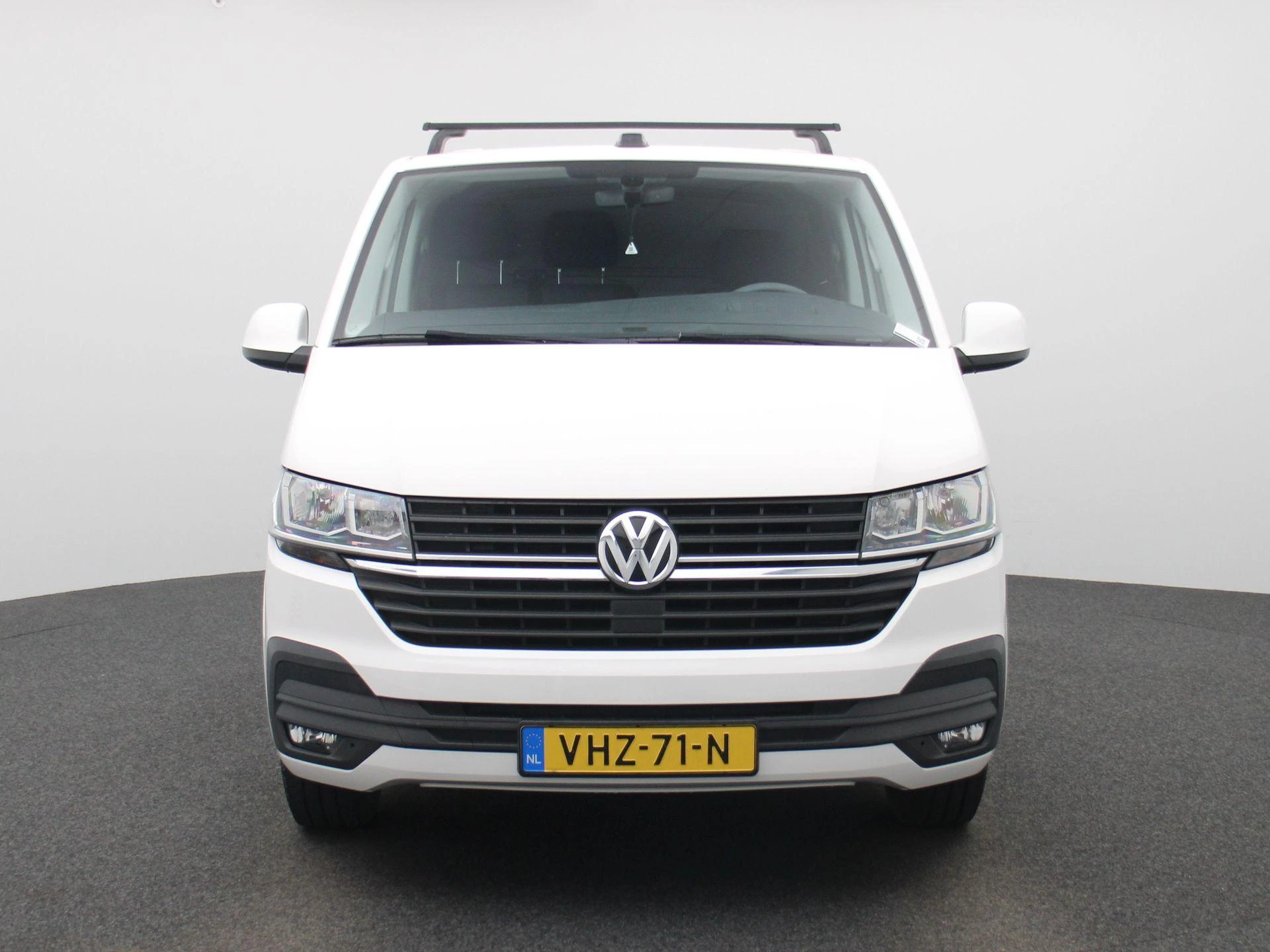 Volkswagen-Transporter-image-2