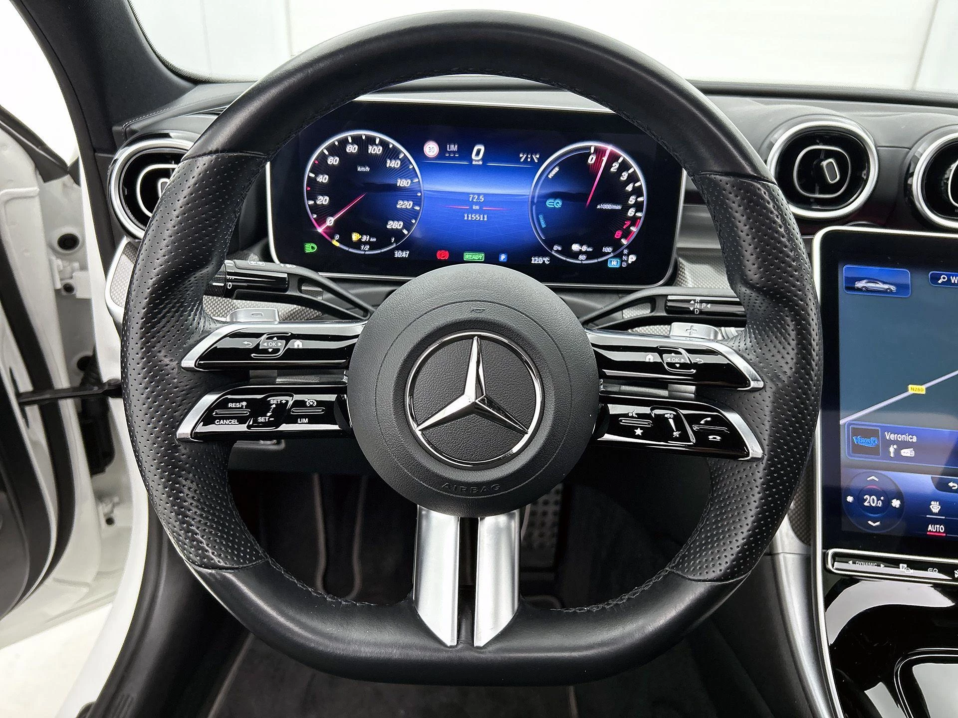Mercedes-Benz-C-Klasse-image-22