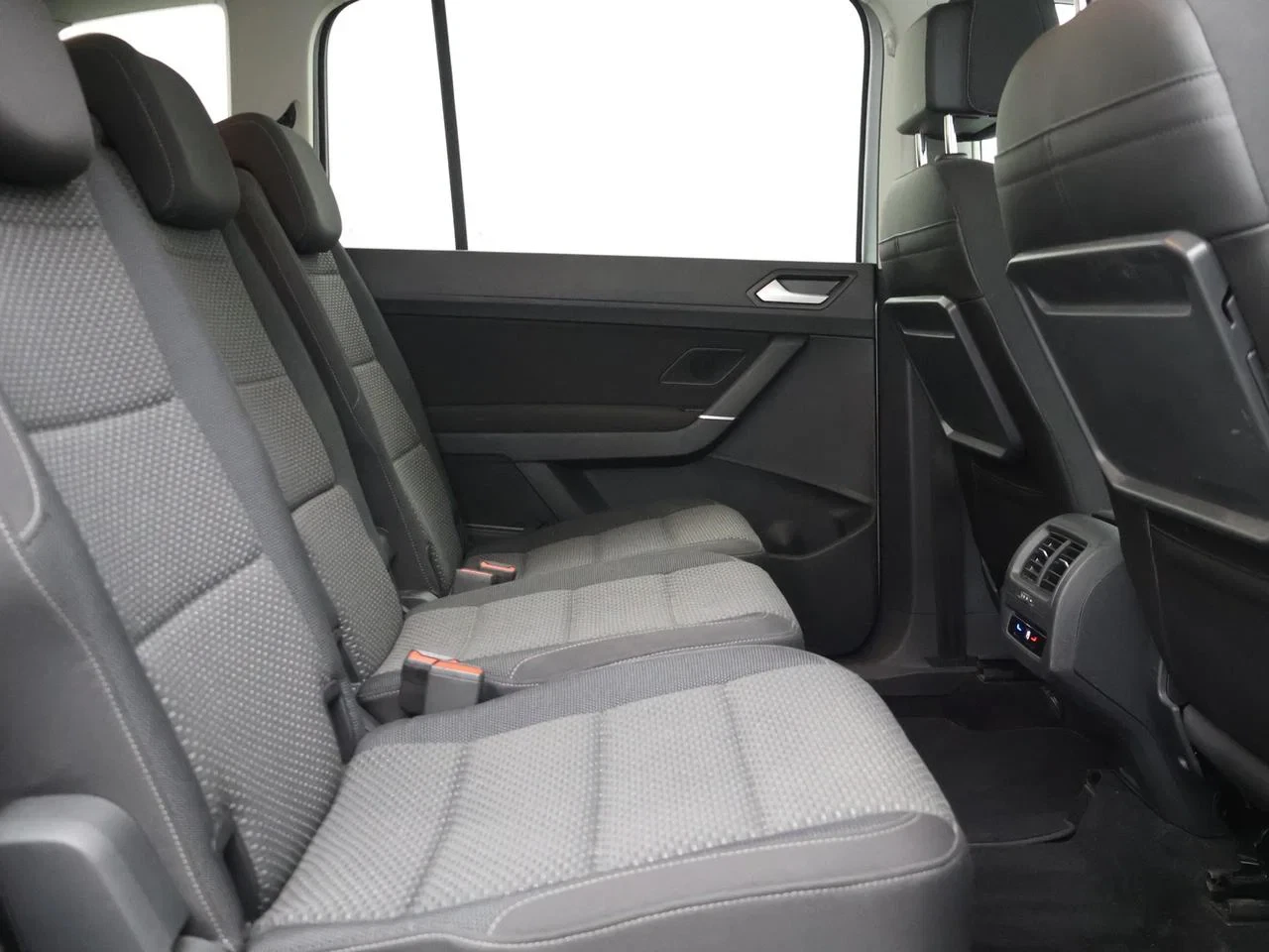 Volkswagen-Touran-image-6