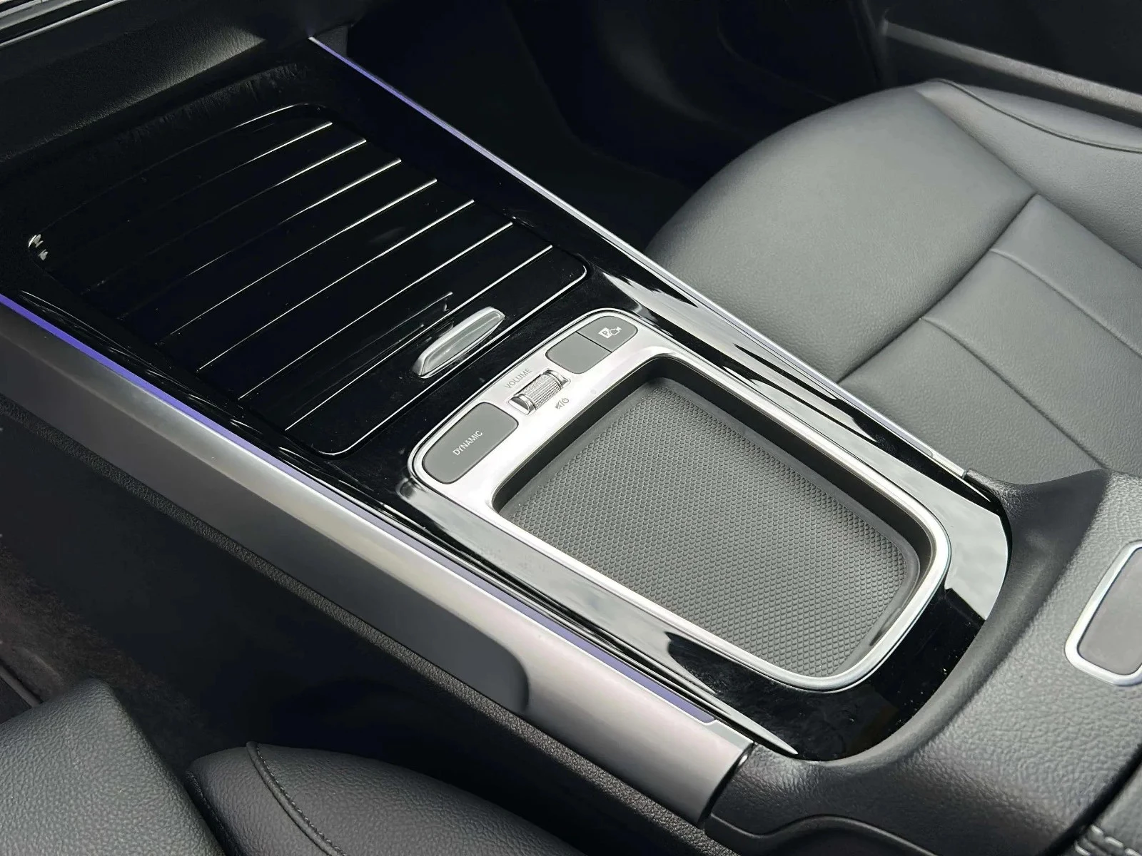 Mercedes-Benz-EQB-image-15