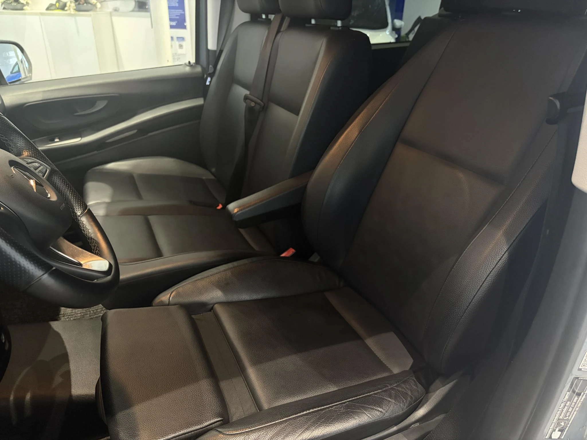 Mercedes-Benz-Vito-image-12