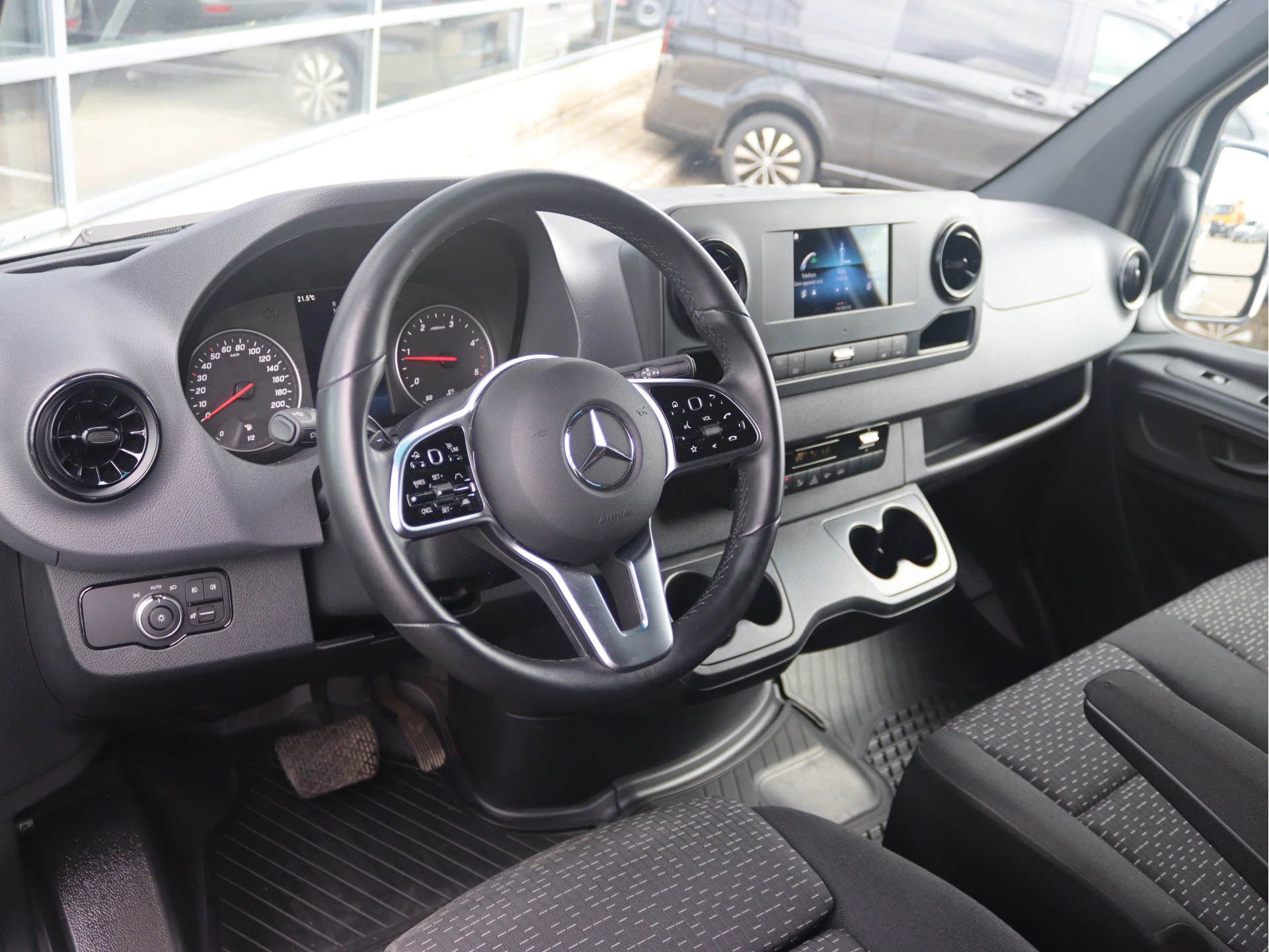 Mercedes-Benz-Sprinter-image-3