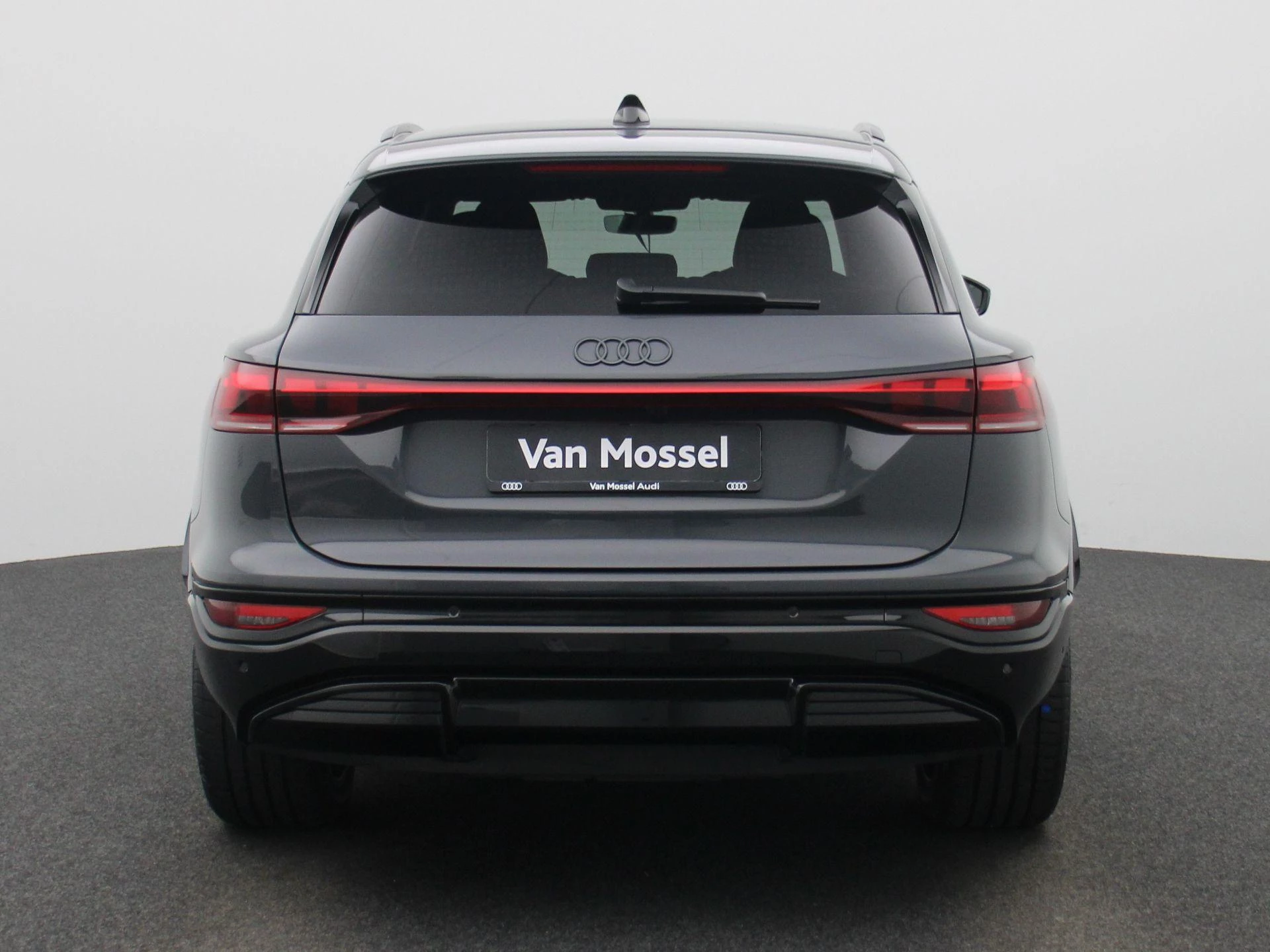 Audi-Q6 e-tron-image-4