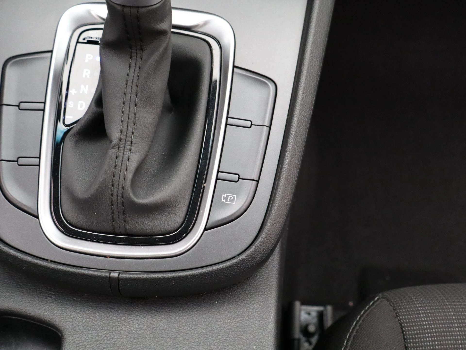 Hyundai Kona 1.6 GDI HEV Fashion Design Sky