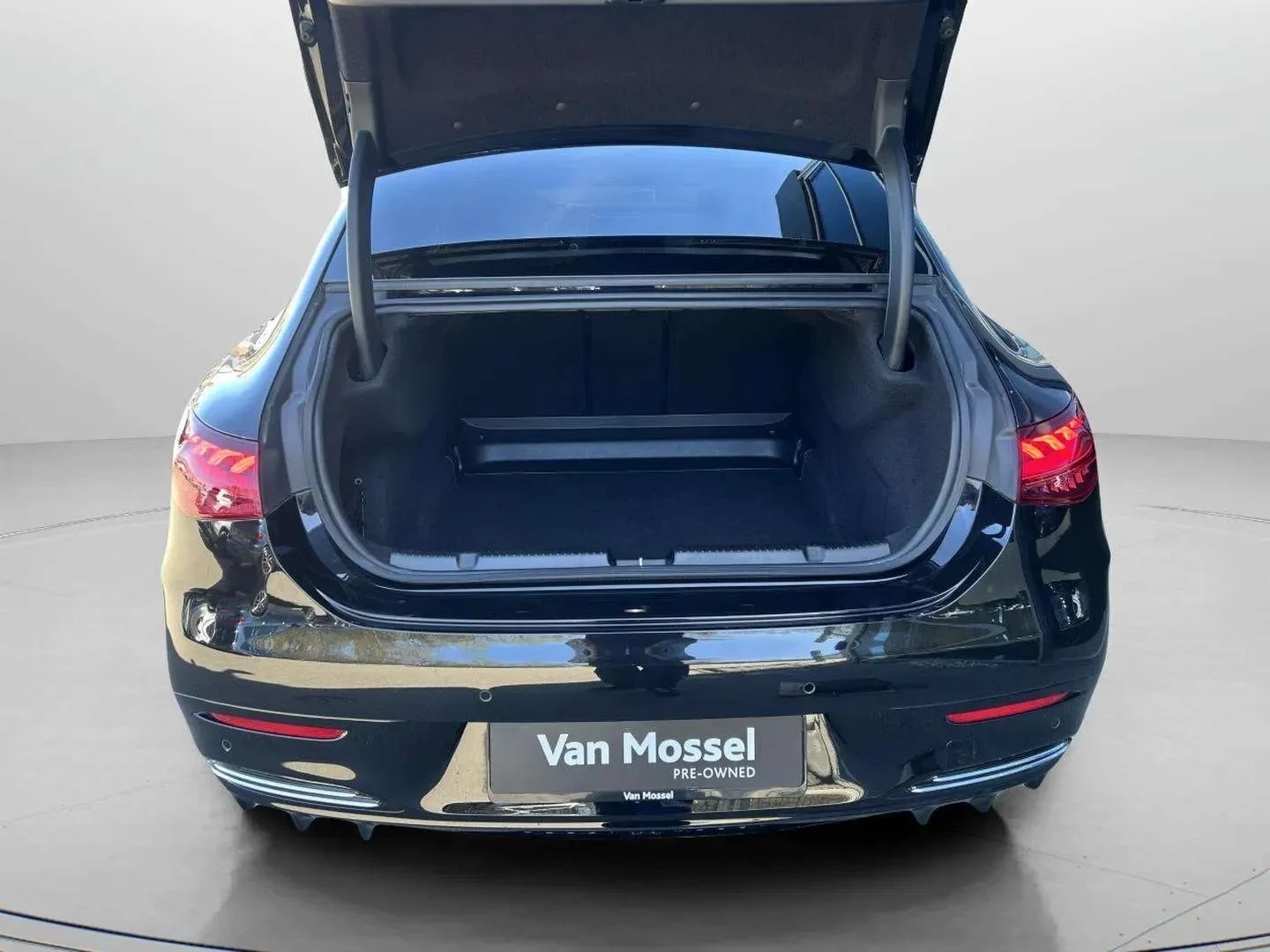Mercedes-Benz-EQE-image-20