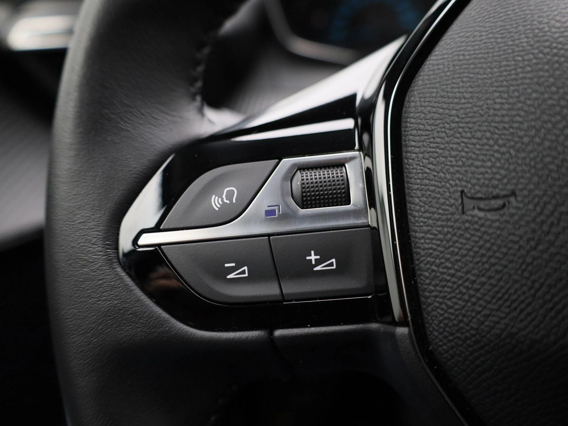 Peugeot e-208 - 21