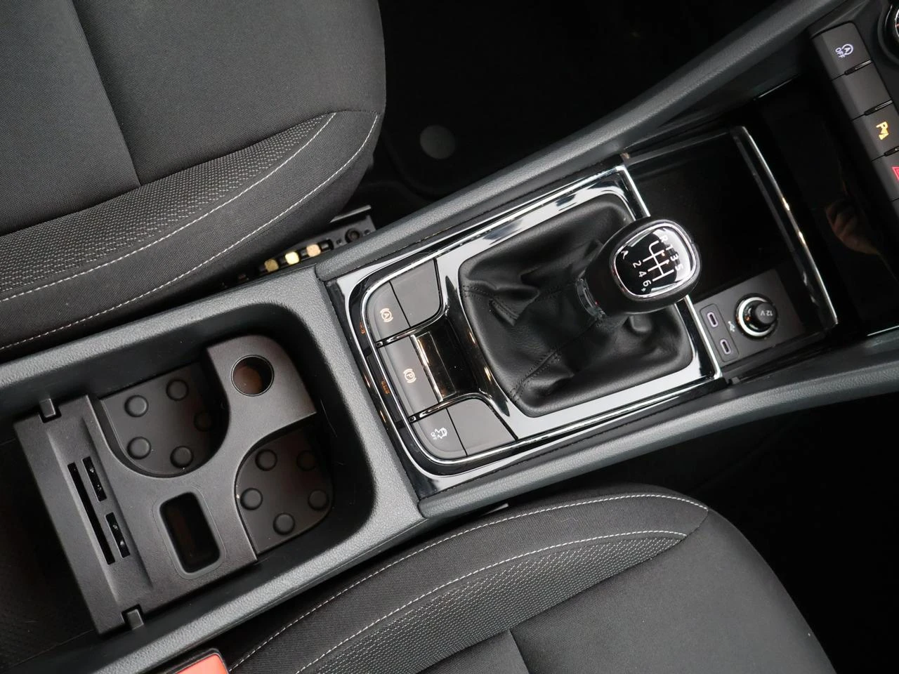Škoda Karoq Karoq Clever 1.0 TSI 110PK *NAVI*BLTH*CRUISE*APP CONNECT*VERDUISTERDE RAMEN*CAMERA*..