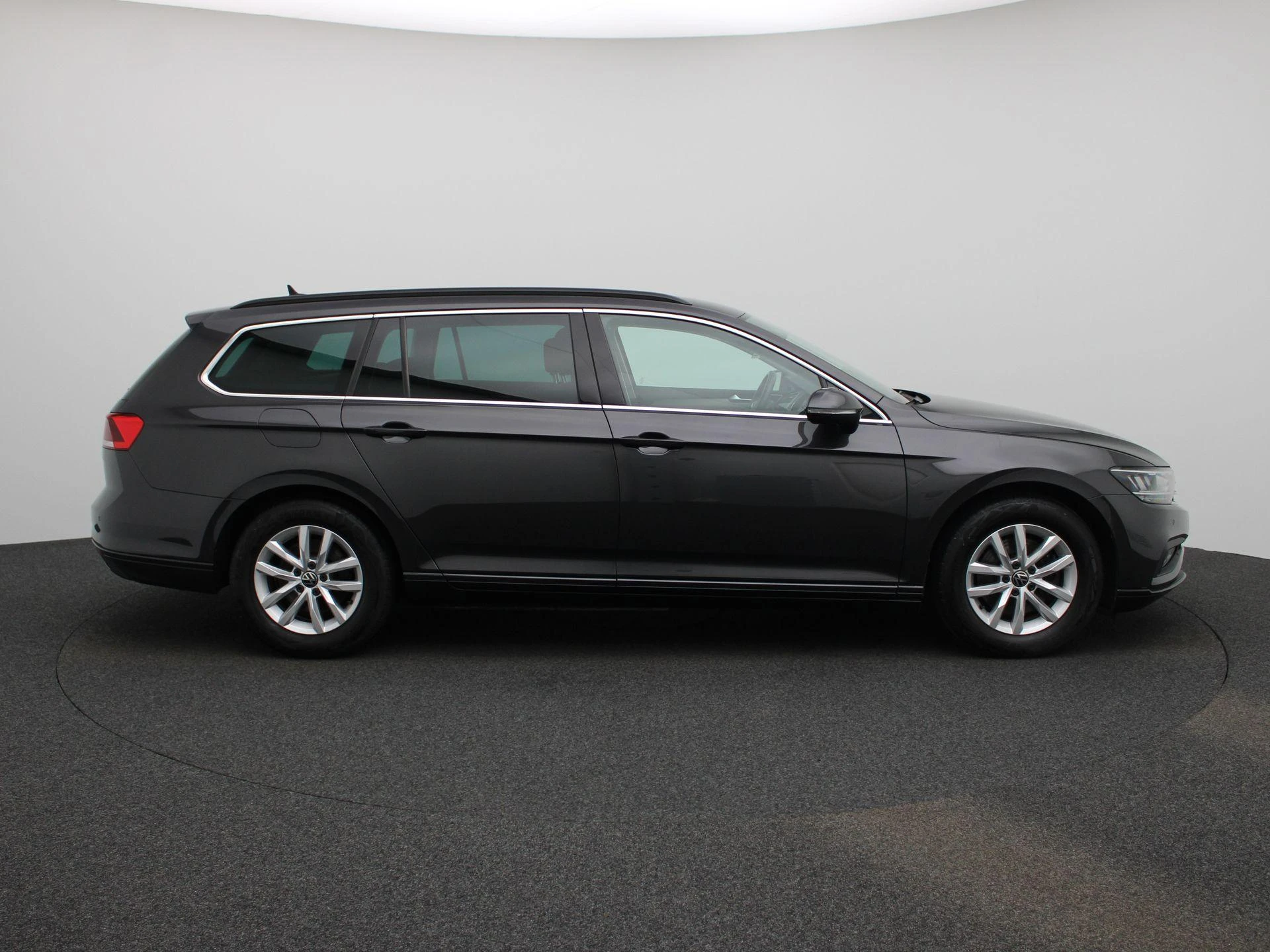 Volkswagen-Passat-image-6