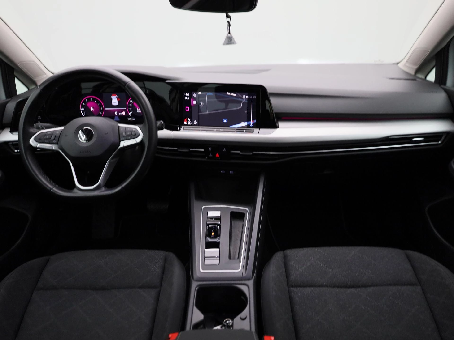 Volkswagen-Golf-image-35