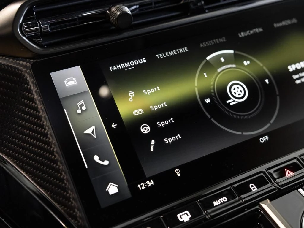 Aston Martin-V8 Vantage-image-28