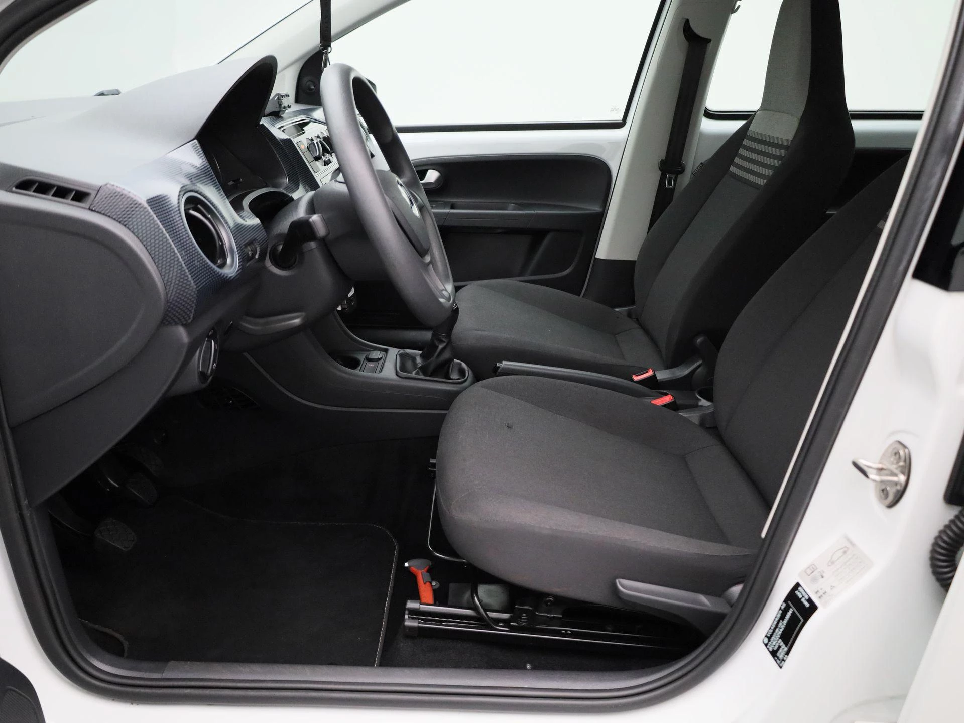 Volkswagen-up!-image-8
