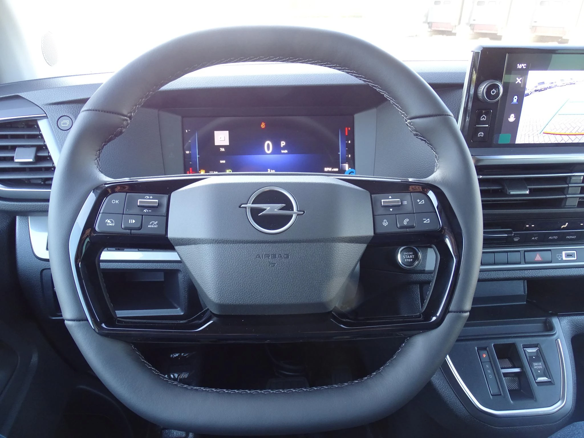 Opel-Vivaro-image-22
