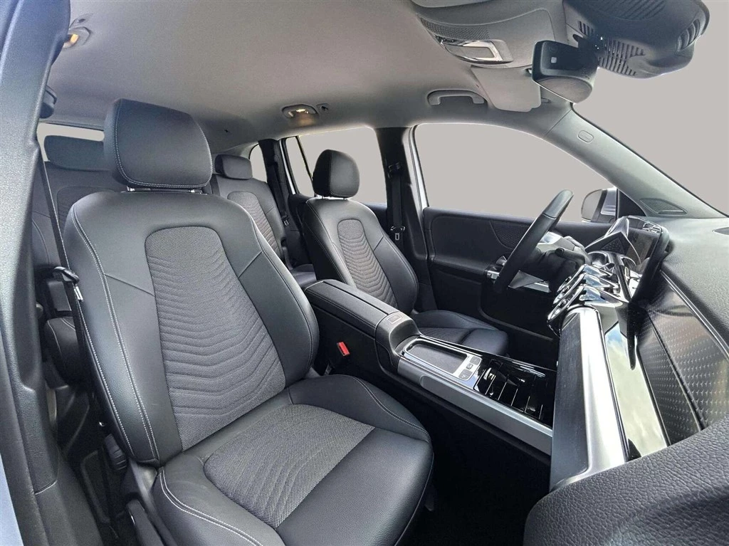 Mercedes-Benz-EQB-image-19