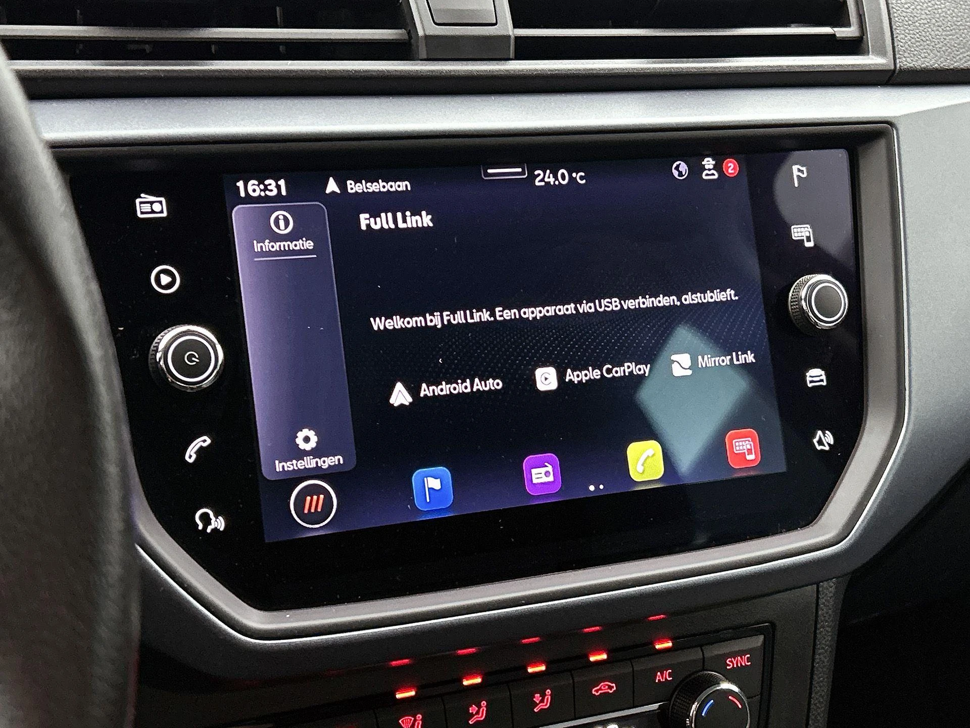 SEAT-Arona-image-12