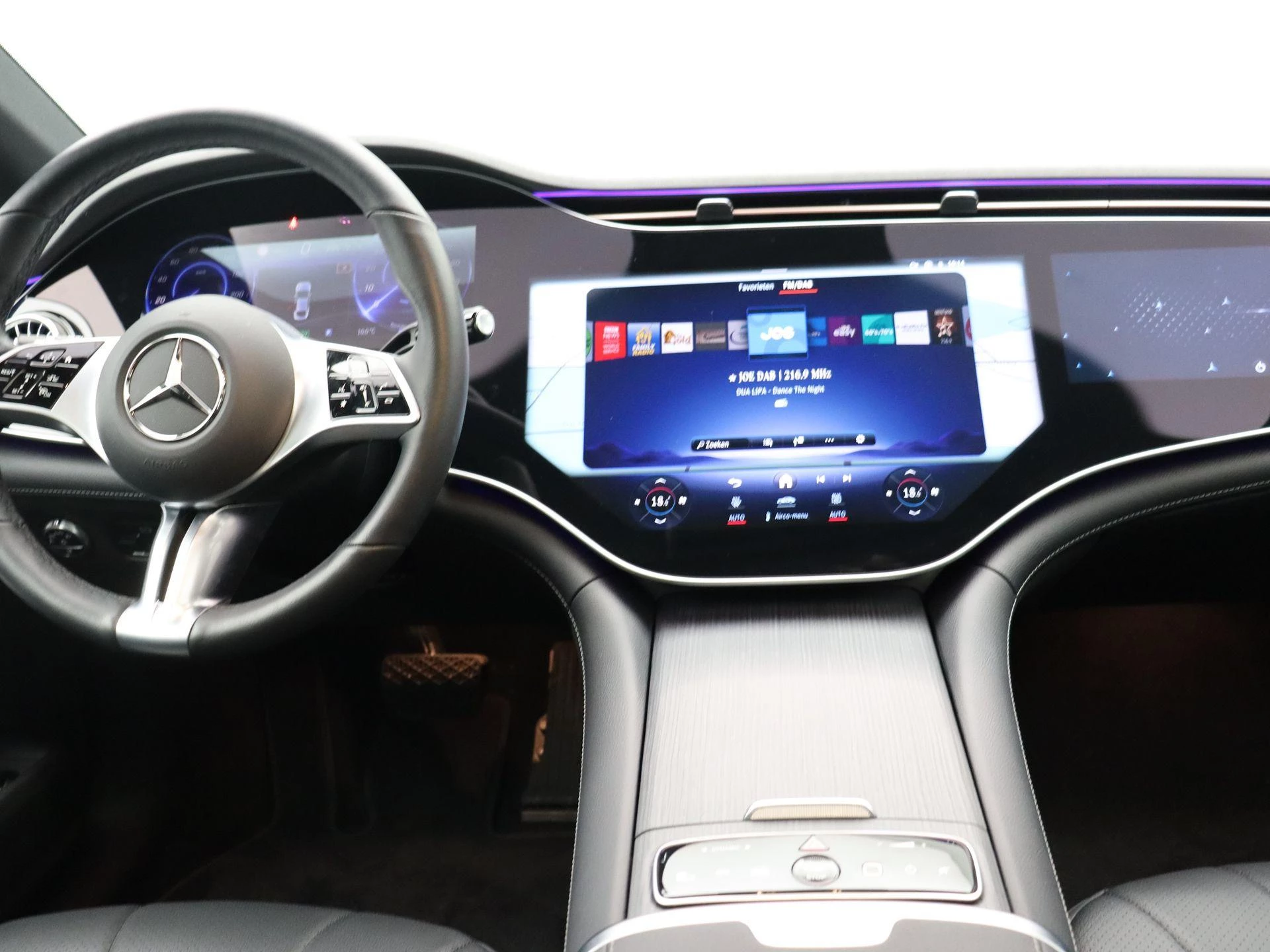 Mercedes-Benz-EQE-image-17