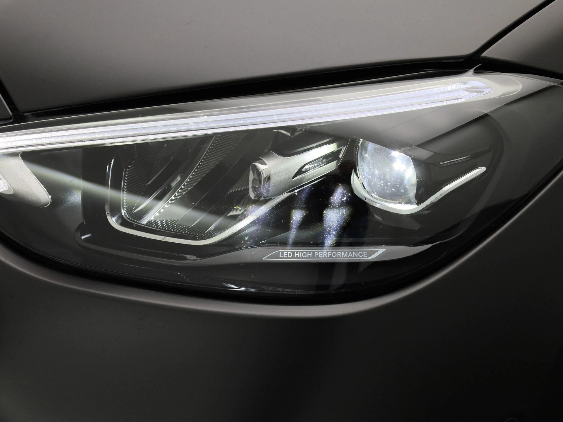 Mercedes-Benz-C-Klasse-image-16