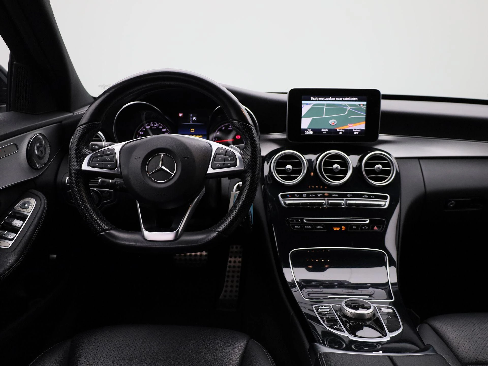 Mercedes-Benz-C-Klasse-image-6